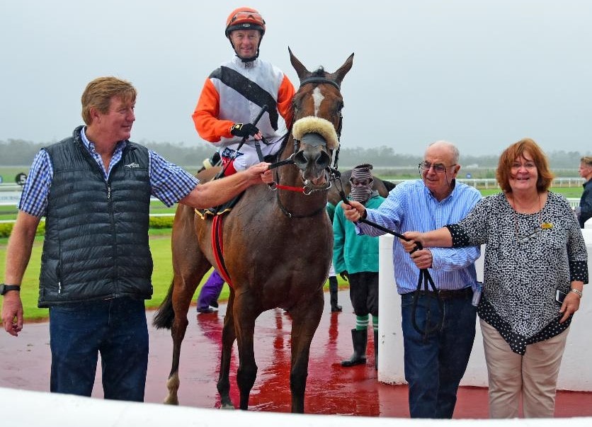 Breeder Dr Ashley Parker leads in the Greg Cheyne winner with his partners Dr & Mrs Scheckter (Pic – Pauline Herman)